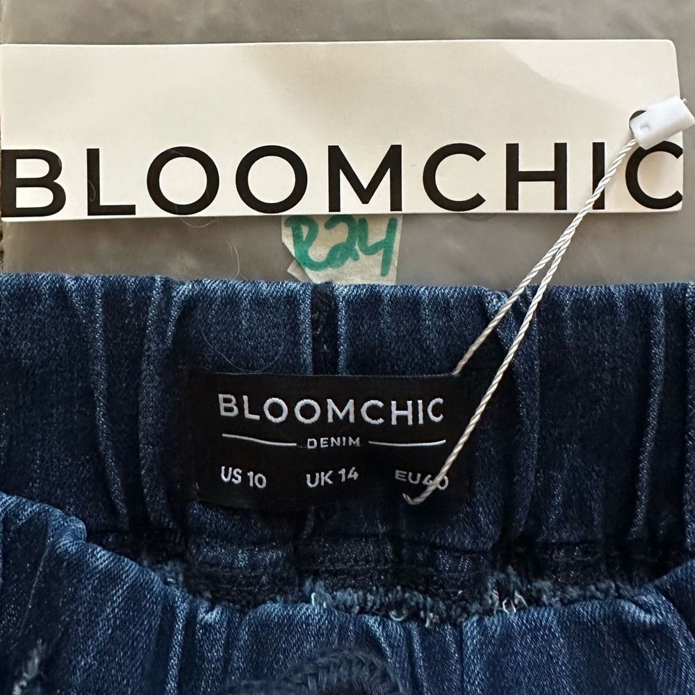 NWT, BloomChic, Distressed Drawstring Roll Hem De… - image 7